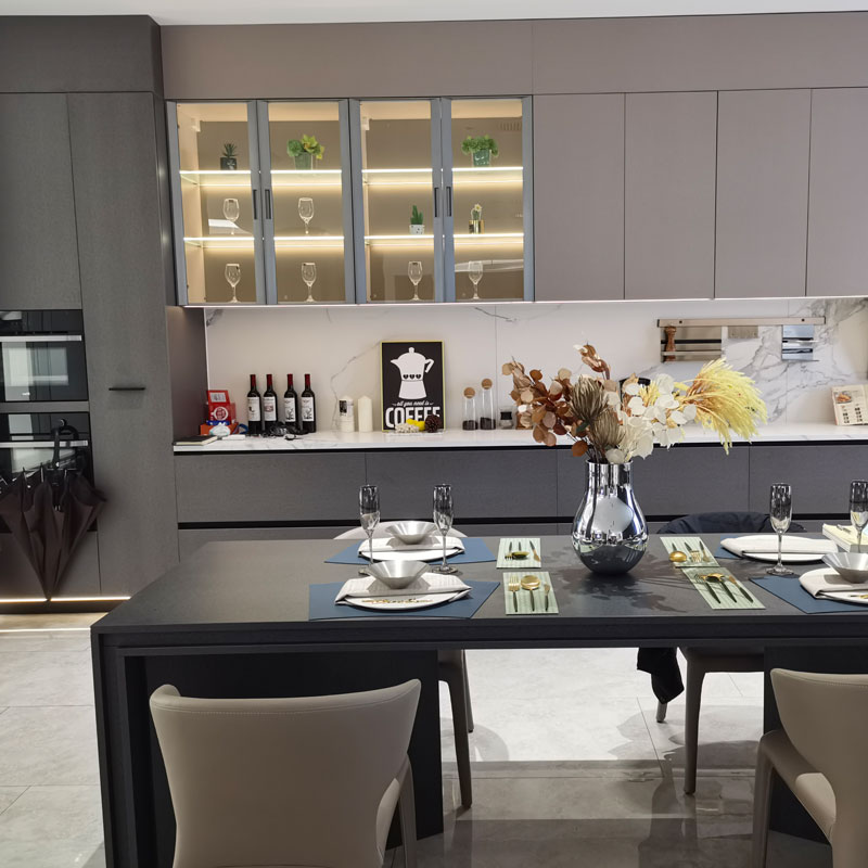 كيف تتحول خزائن غرفة الطعام إلى المساحات المنزلية الحديثة؟